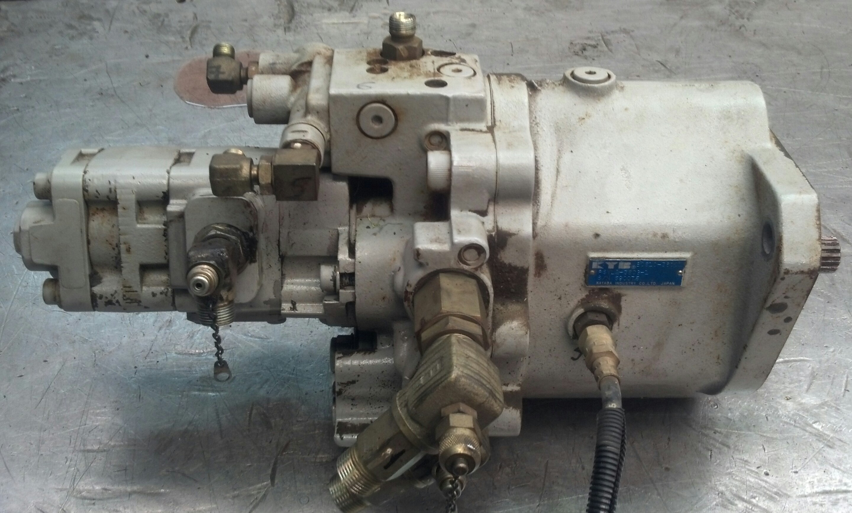 revovation pompe hydraulique a piston de pelleteuse